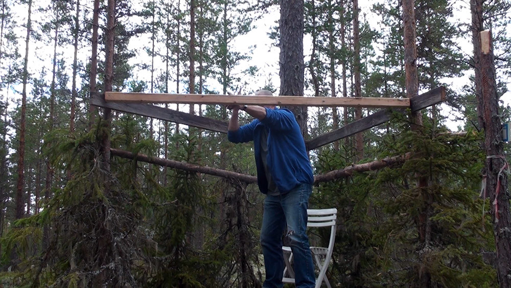 Max Göran - Goran_filming dads ass while he is chopping logs with his chainsaw_3_WEB.jpg